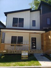 Building Photo - 215 Eisenhower Dr