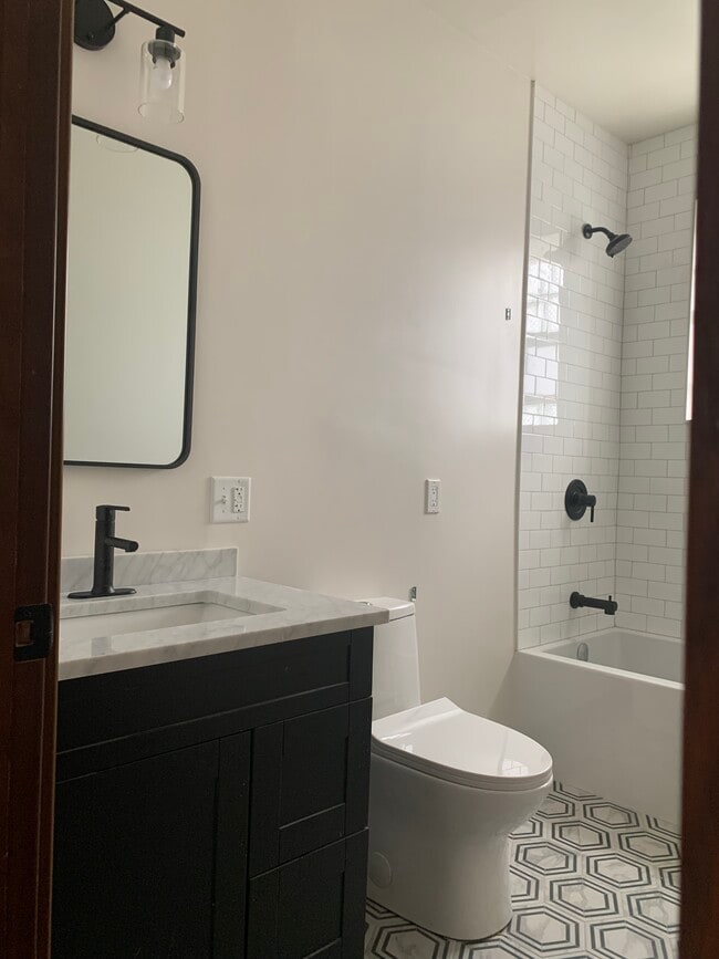 Building Photo - 2008 W Thomas St