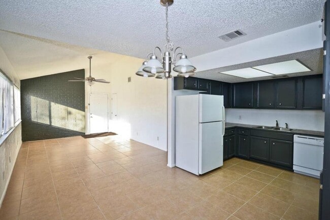Building Photo - 1201 Westcott Dr