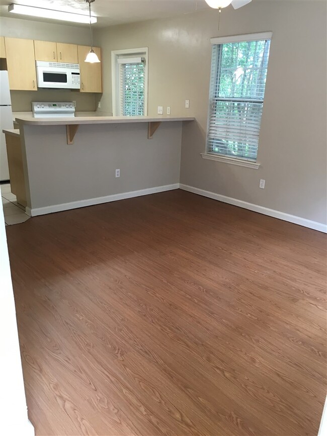 Building Photo - 1618 Belle Vue Way