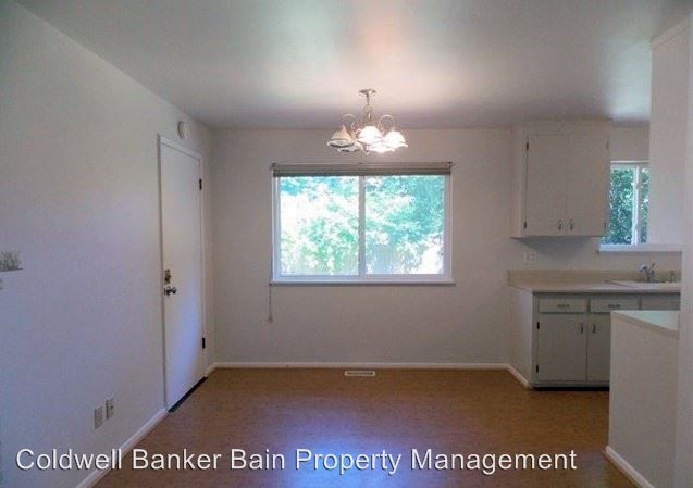 Building Photo - 3 br, 1.5 bath House - 10612 S.E. 25th Street