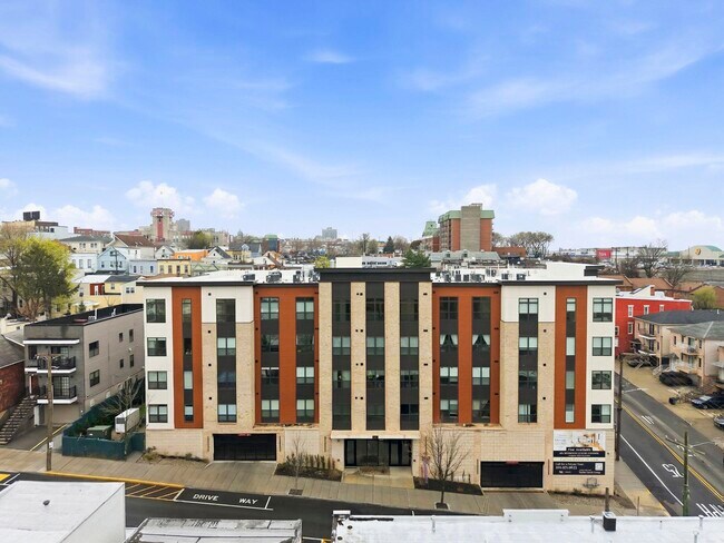 Building Photo - 649 38th St