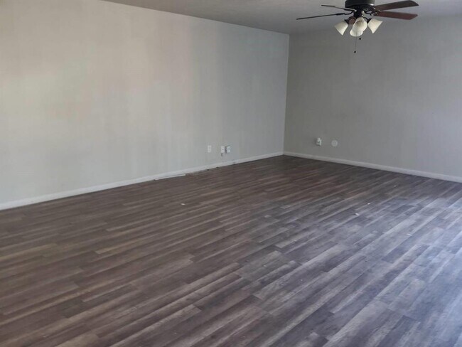 Building Photo - 803 Circle Cove Dr
