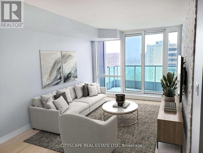 Photo du bâtiment - 1 Elm Dr W