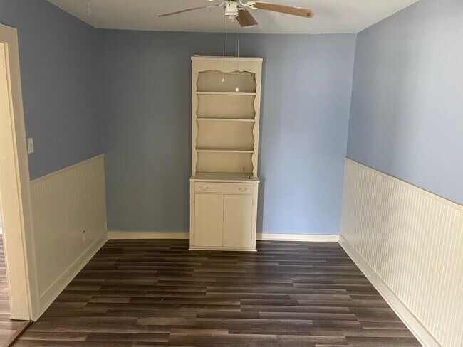Building Photo - Remodeled Waterside Home