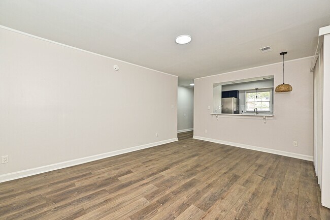 Foto del edificio - 8439 Country Oaks Rd