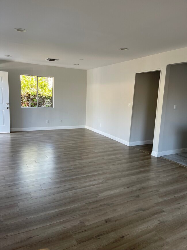 Foto del edificio - 4803 Lowell Ave
