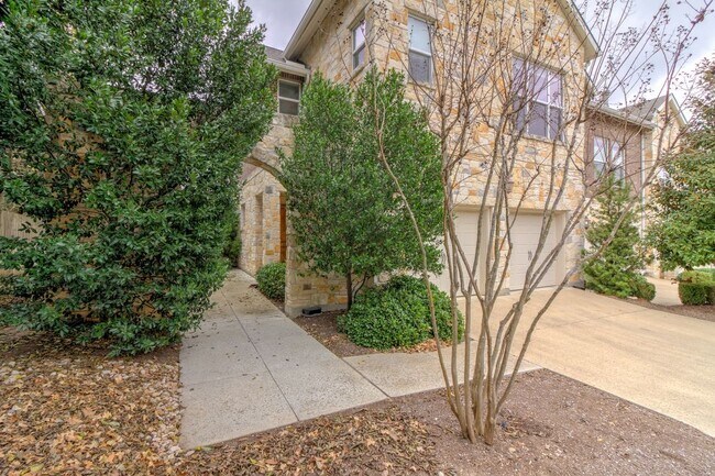 Building Photo - Beautiful University Place End Unit Townhome