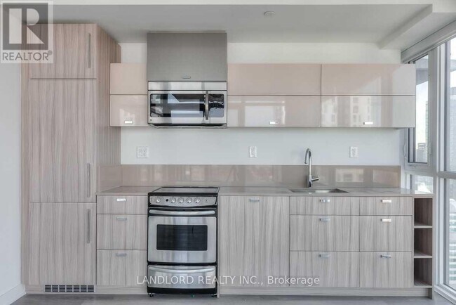 Photo du bâtiment - 290 Adelaide St W