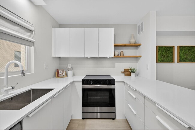 Kitchen - 261 Deer Creek Blvd