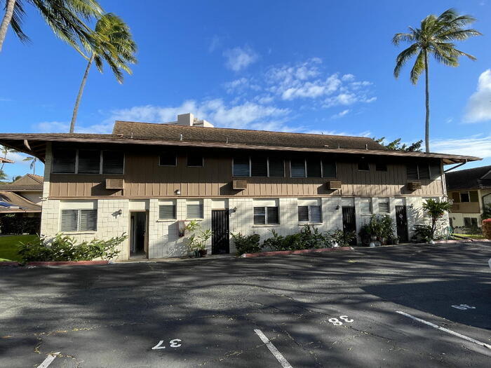 Primary Photo - TROPIC GARDENS 2/2/1 split-level, end unit...