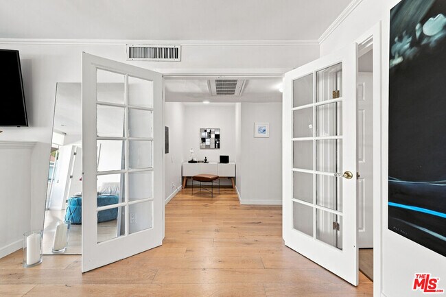 Foto del edificio - 7270 Hillside Ave