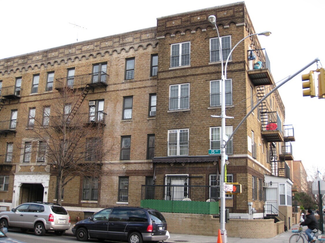 Building Photo - 4219 15th Ave