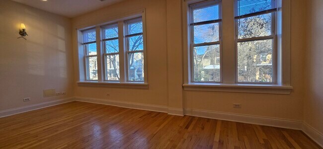 Foto del edificio - 6812 N Wayne Ave