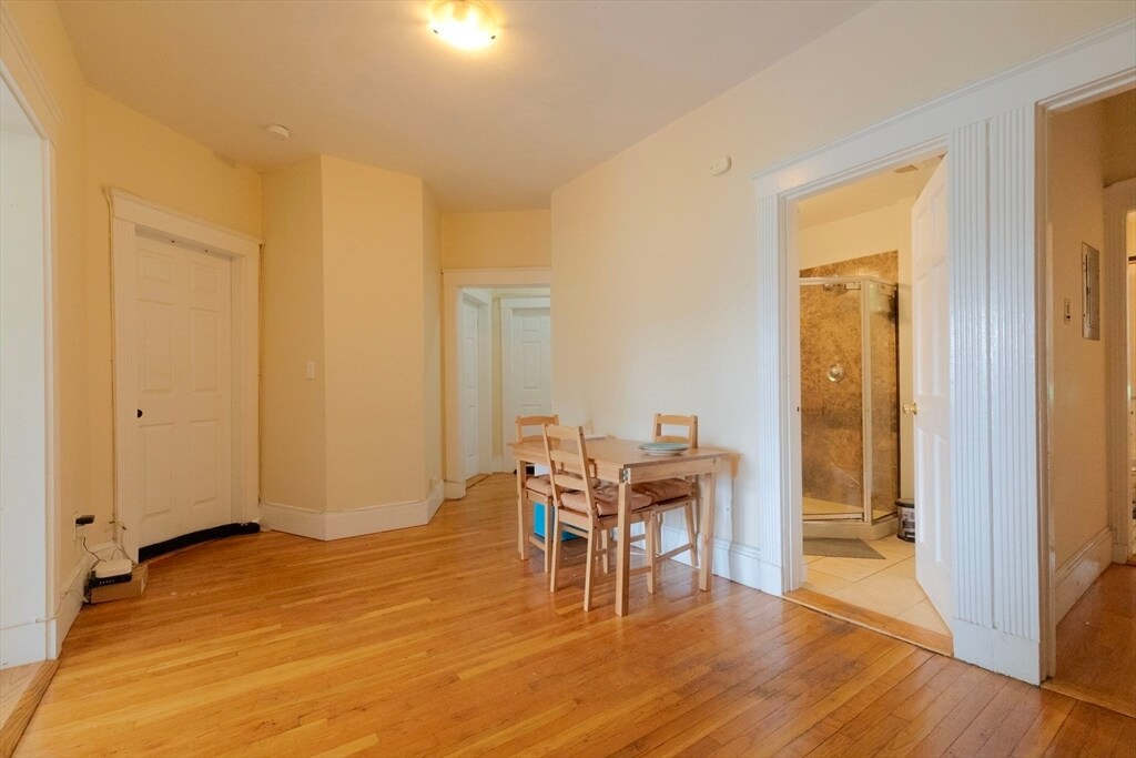 Foto principal - 44 Cummings Rd
