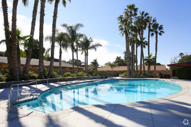 Piscina - 55+ Country Village Senior Apartments