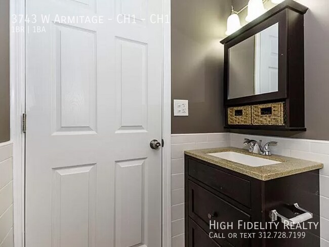 Foto del edificio - 3743 W Armitage Ave
