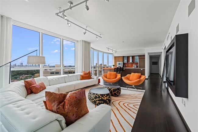 Foto del edificio - 3801 Collins Ave