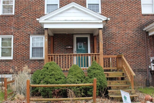 Building Photo - 305 Carnegie Ct