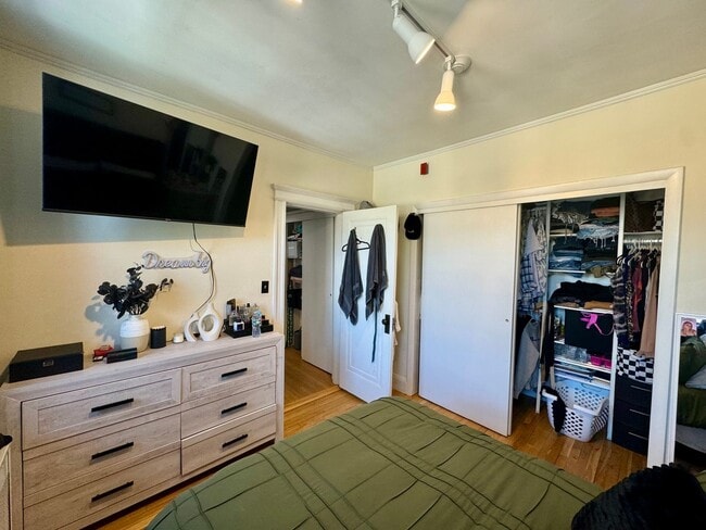 Building Photo - Spacious Cambridge 1 Bed