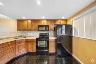 Building Photo - 6075 N Sabal Palm Blvd