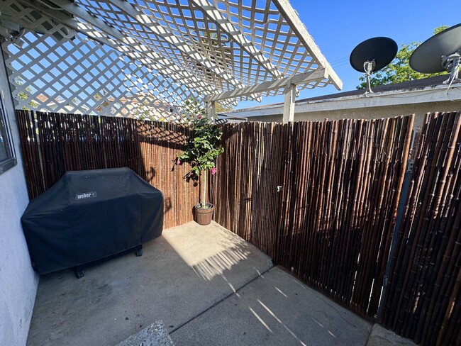 Private Patio Veranda & Grilling Area - 2117 Locust Ave