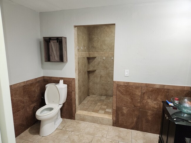 Master bath - 408 SE 16th St