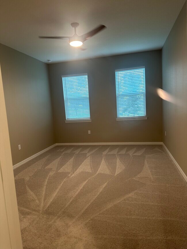 Building Photo - 1300 Plumbago Ct