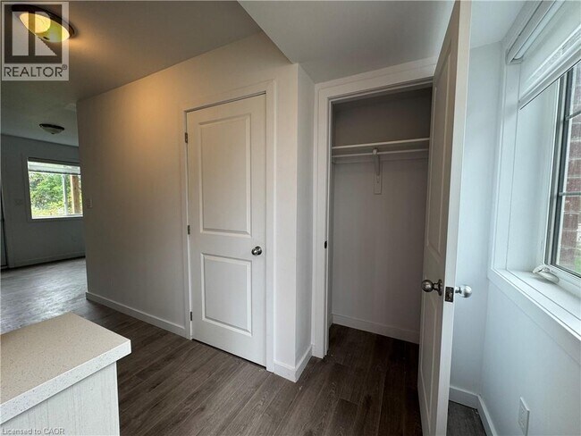 Photo du bâtiment - 99 HighRiver Trl