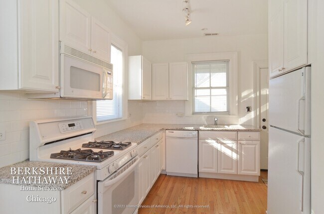Building Photo - 1710 N Fern Court