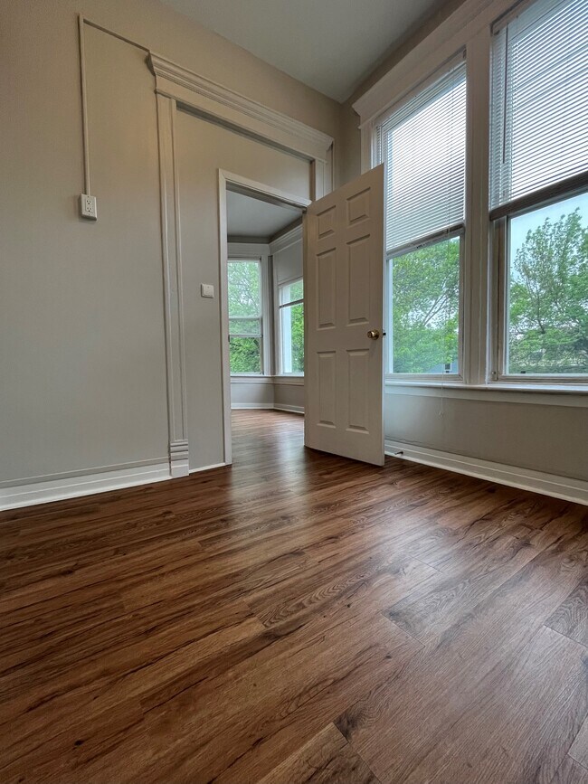 Den (~8ft x 8ft) - 3574 W McLean Ave