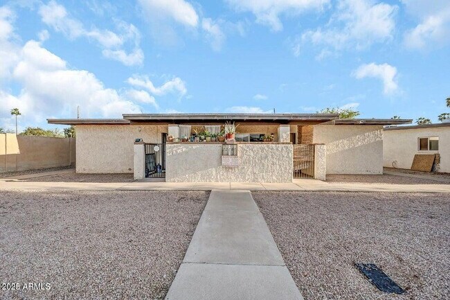 Foto del edificio - 1301 W 3rd St