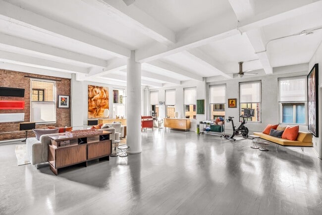 Building Photo - 95 Vandam St