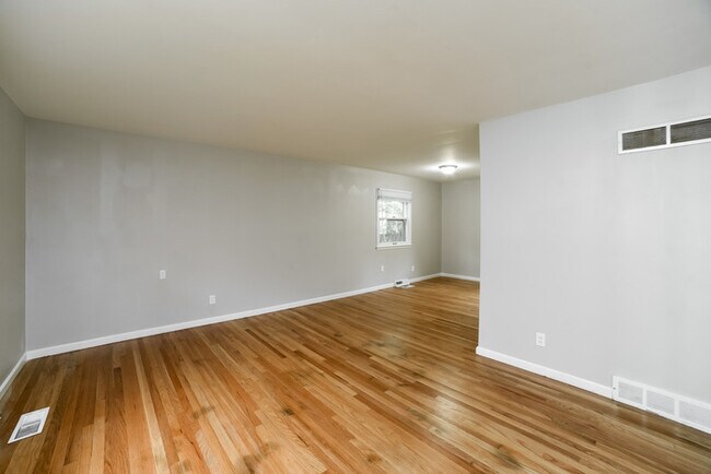 Foto del edificio - 4511 S Willis Ave
