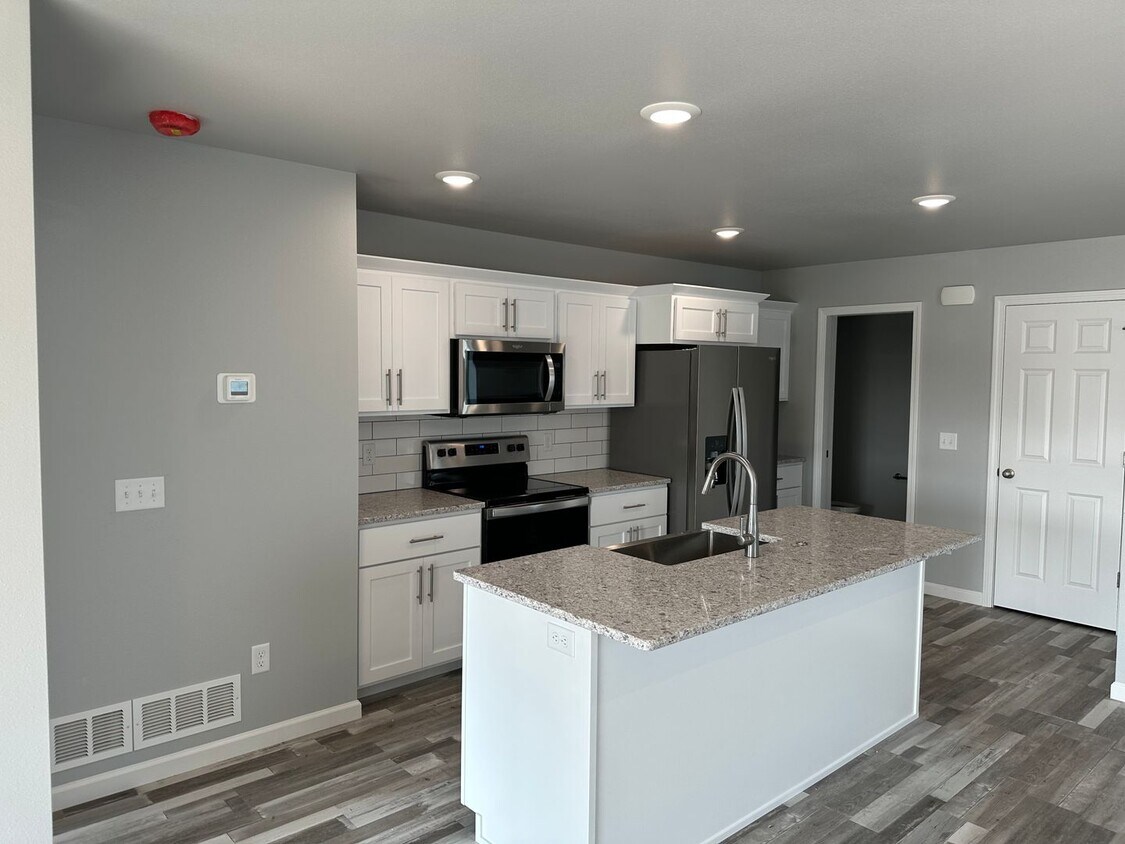 Primary Photo - Stunning Modern Home for Rent - 117 Marsha...