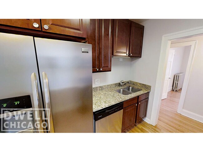 Foto del edificio - 4915 N Damen Ave.