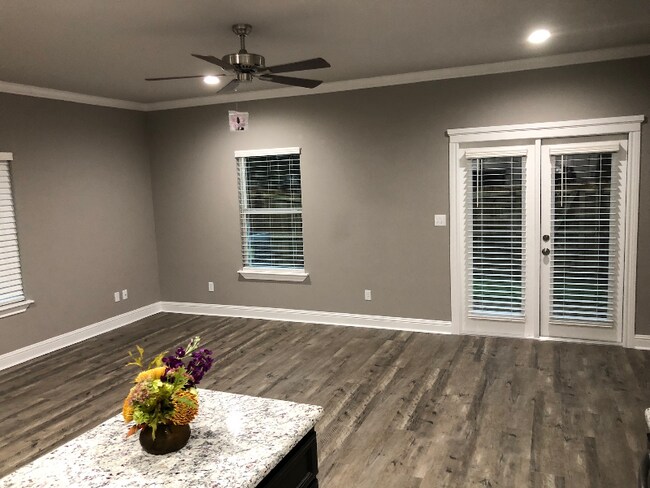 Foto del edificio - 16078 Echo Glen Dr