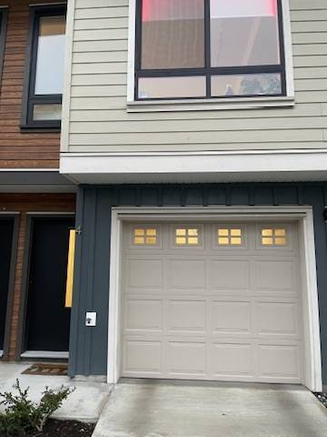 Building Photo - 10233 River Dr