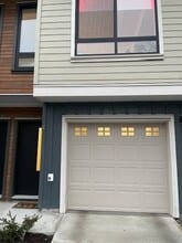 Building Photo - 10233 River Dr