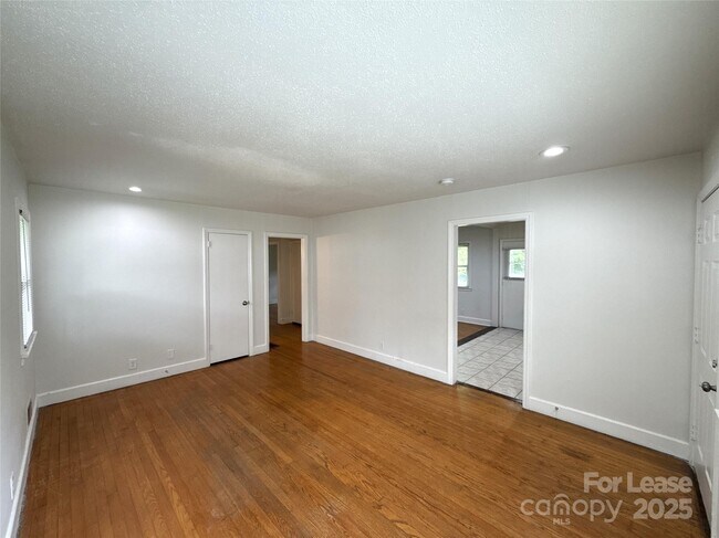 Foto del edificio - 424 E Walnut Ave
