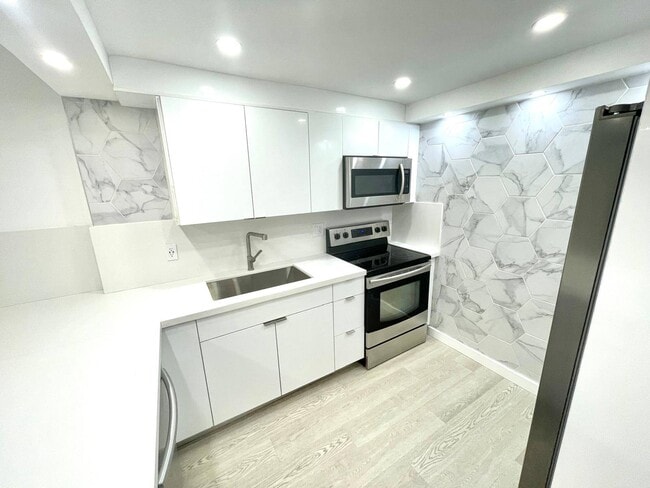 Foto del edificio - 1825 W 44th Pl