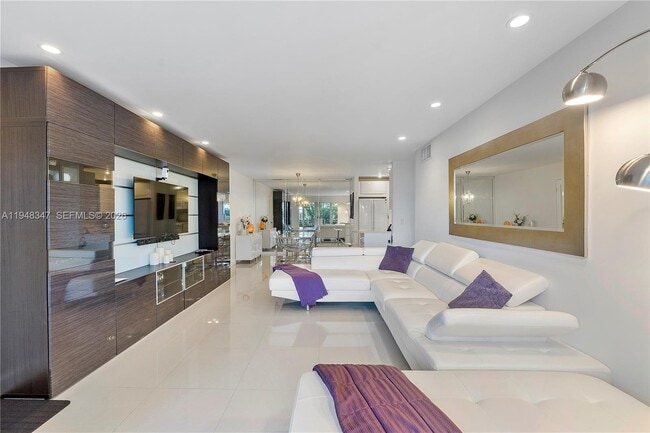 Foto del edificio - 6261 Bay Club Dr