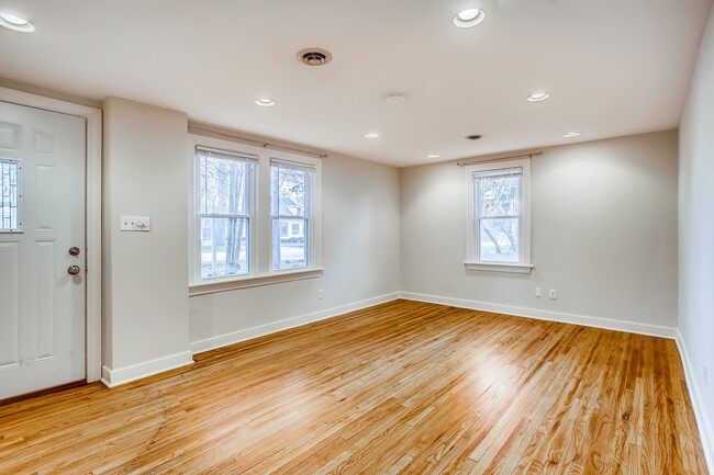 Building Photo - 1302 W State St