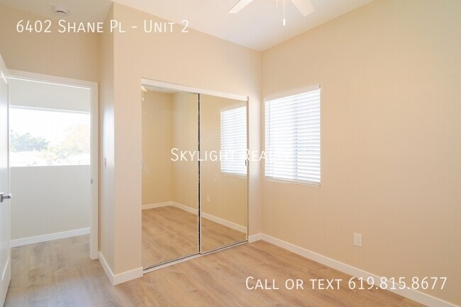 Foto del edificio - 6402 Shane Pl
