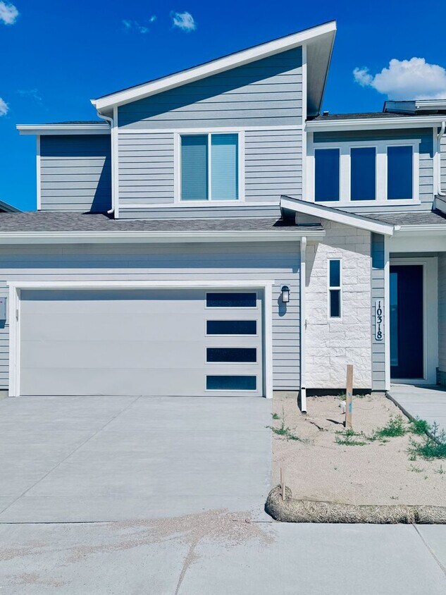 Foto principal - Sage Meadows II Townhomes — Lakeside Livin...