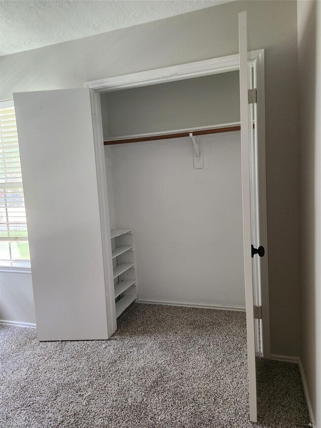 Building Photo - 1900 Old Creek Dr