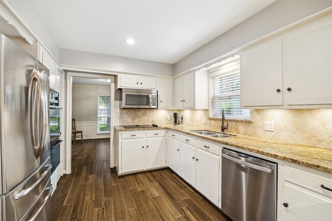 Foto del edificio - 10714 Piping Rock Ln