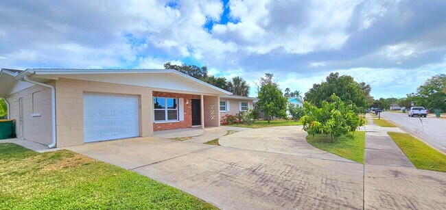 Foto del edificio - 1380 Floral Ln