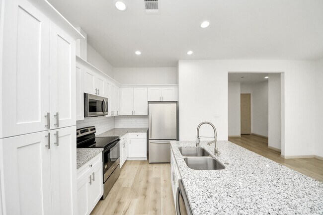 Building Photo - 2119 Esther Dr