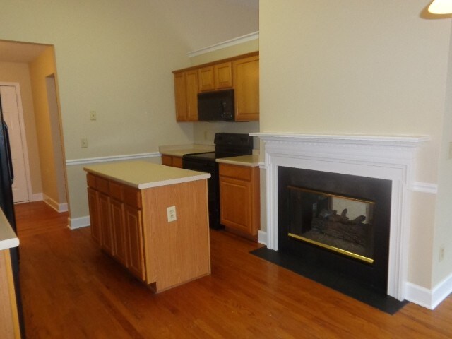 Building Photo - 1704 Falcon Court